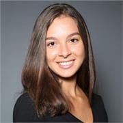 Etudiante en faculté de lettres et langues en espagnol, je souhaite faire découvrir ma passion pour les langues en l'apprenant aux plus jeunes